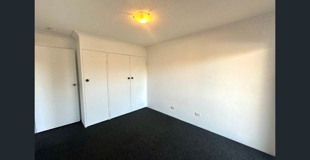 3 Bedroom Unfurnished Top Floor Apartment in the Heart of Burleigh Heads! - Photo 1