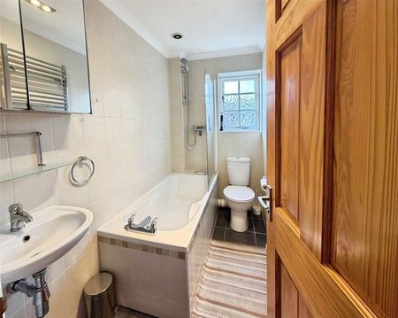 Middle Hill, Egham, Surrey, TW20 0JQ - Photo 4