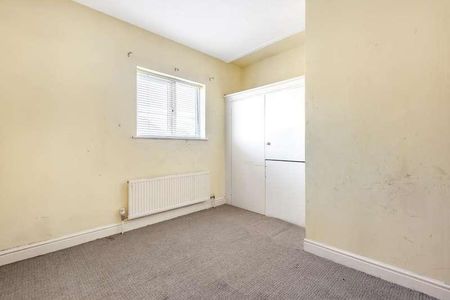 Lee Road, Aylesbury, HP21 - Photo 3