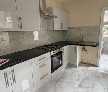 4 bedroom apartment to rent - Photo 4