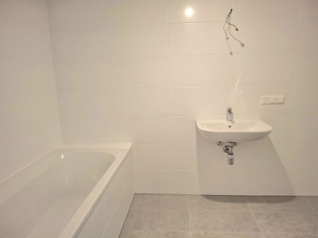 Erstbezug – Moderne 3-Zimmer-Wohnung mit lichtdurchfluteten Räumen mit Balkon - Photo 3