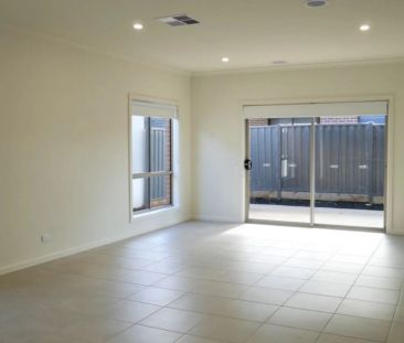 59 Rockingham Circuit, - Photo 2