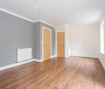 Springfield Gardens, Felbridge, RH19 - Photo 3