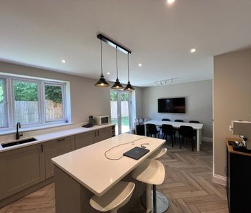 Horley 4 bedroom house to rent - Photo 3