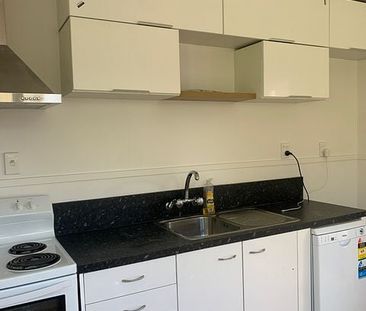 2BR Rear Unit Close to the Beckenham Loop - Photo 6