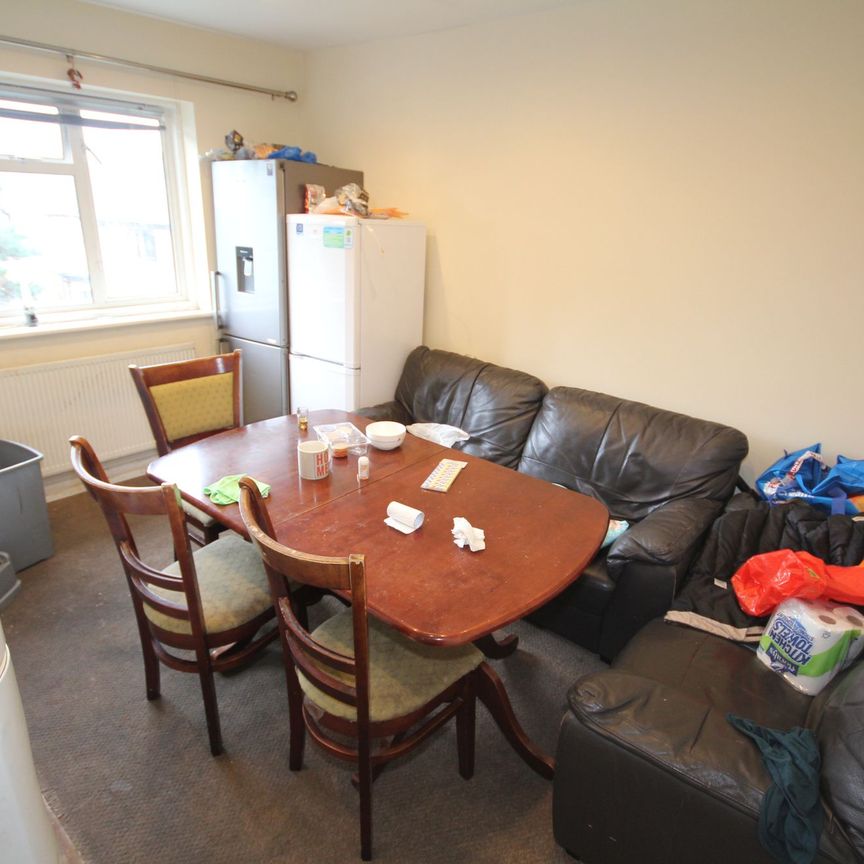 Uxbridge Road, Hillingdon, UB10 - Photo 1