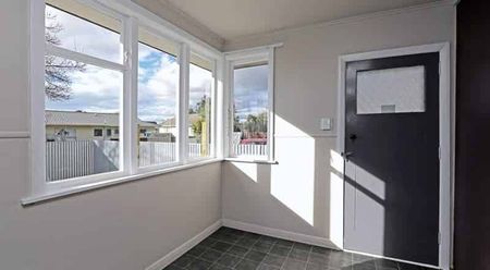 3 bedroom home in Akina - Photo 2