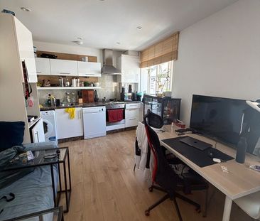 1 Bed Flat, Kings Cross Road, WC1X - Photo 4