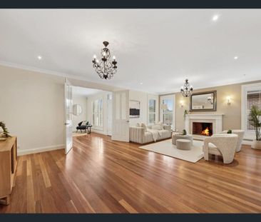 10 Karens Close, Mitcham, Vic 3132 - Photo 2