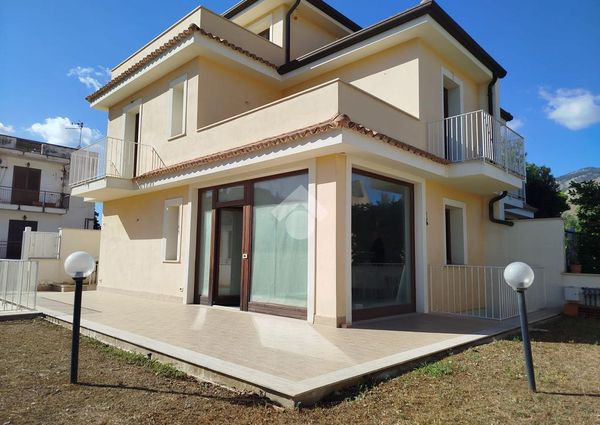 Porzione di bifamiliare in affitto