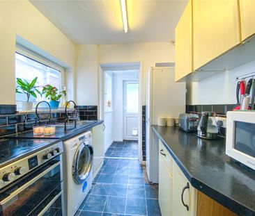 4 bedroom semi-detached house to rent - Photo 5