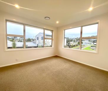 Charming Family Home in Bellevue - Photo 4