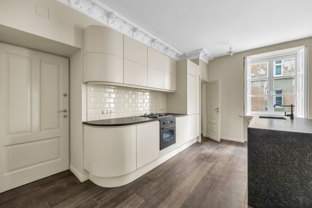 Przestronny apartament w kamienicy tuż przy metrze - Photo 3