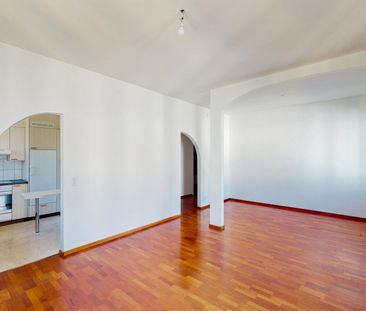 Atmosfera Unica tra le Vie Storiche di Bellinzona - Photo 1