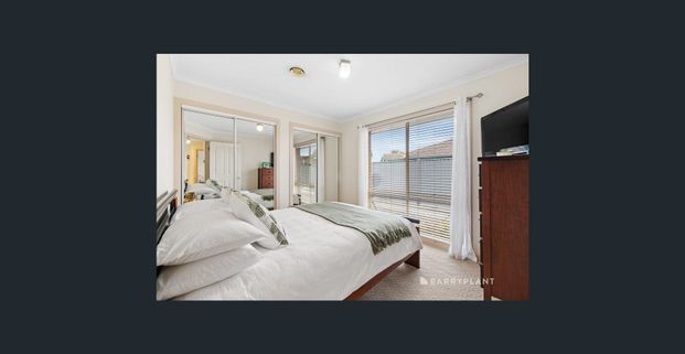 Neat and Complete - Walk to Westfield and Train - Photo 1