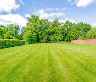 Exceptional luxury home in West Cheshire with swimming pool, stable... - Photo 1