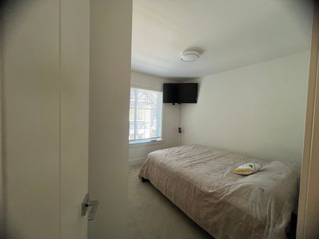 3 bedroom Townhouse - Photo 2