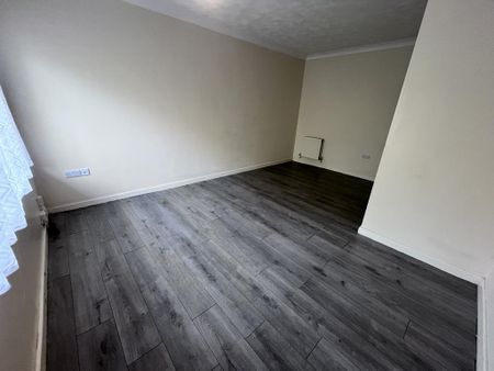 3 bedroom ground floor flat to rent - Photo 4