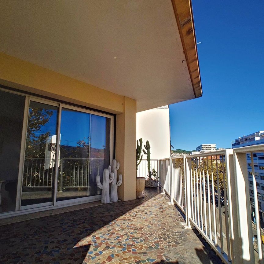 Location Appartement 3 pièces 67 m2 à Cannes - Photo 1