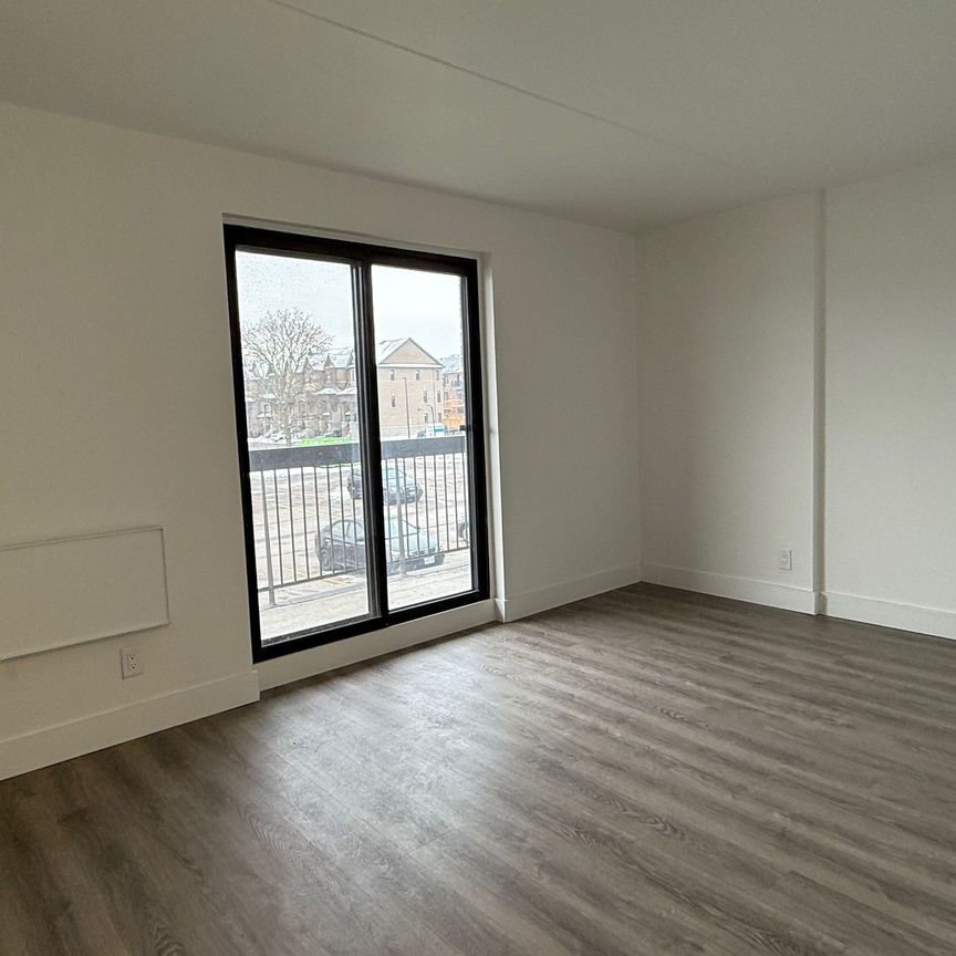 For Lease - 601 Dundas Street Unit# 209, Whitby, Ontario - Photo 1