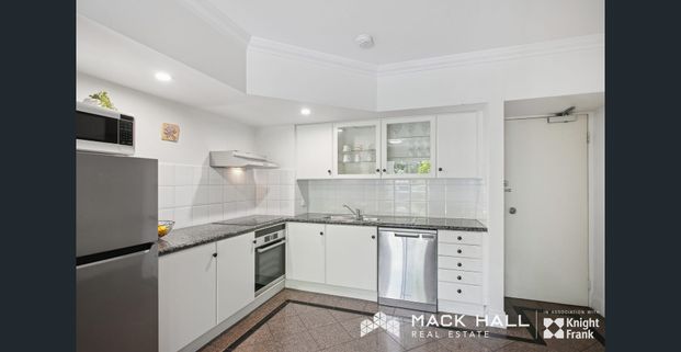 Modern Apartment with Park Views - Photo 1