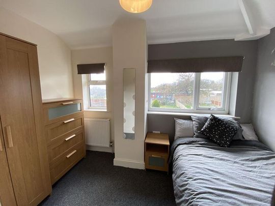 1 bedroom in a house share to rent - Photo 1