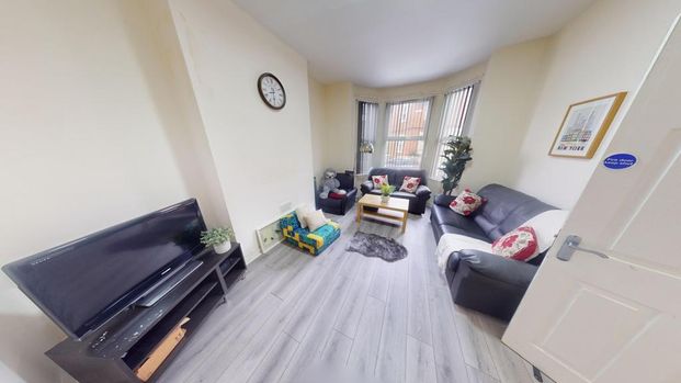 5 bedroom semi-detached house to rent - Photo 1