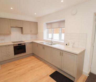 3 bedroom terraced house to rent - Photo 5