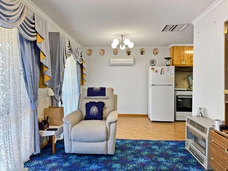 TWO BEDROOM UNIT IN MARYBOROUGH - Photo 2