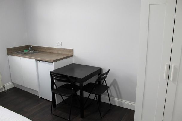 Studio to rent - Photo 1