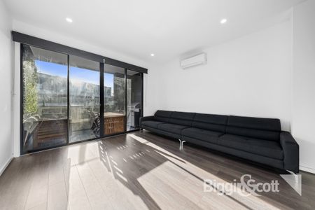 Modern Townhouse Rental - Prime Location! - Photo 3