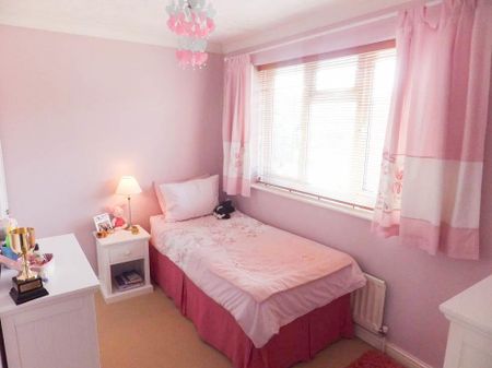 4 bedroom detached house to rent - Photo 3