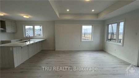 For Lease - 956 CHAPMAN MILLS Drive, Barrhaven, Ontario - Photo 2