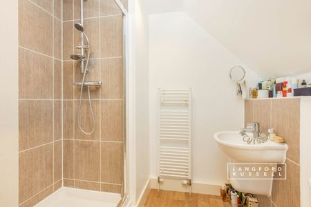 Semi-detached House to rent - Blossom Drive, Orpington, BR6 - Photo 5