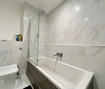 1 bedroom in a flat share to rent - Photo 4