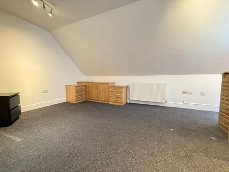3 bedroom flat to rent - Photo 4