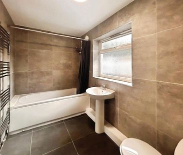 2 bedroom end of terrace house to rent - Photo 4