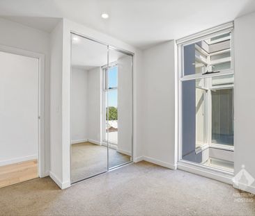 Chic Two-Bedroom Apartment in the Heart of North Melbourne - Photo 2