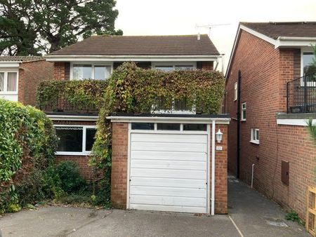 4 bedroom detached house to rent - Photo 2