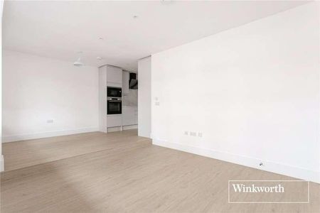 Arcadia Avenue, London, N3 - Photo 2