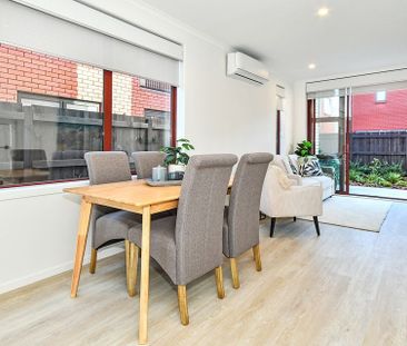 New Modern 2BR Townhouse in Manukau! - Photo 6