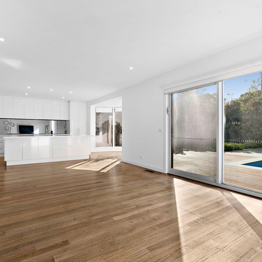 BREATHTAKING VIEWS & FAMILY LUXURY! - Photo 1