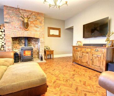 2 bedroom end of terrace house to rent - Photo 2