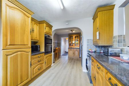 3 bedroom semi-detached house to rent - Photo 2