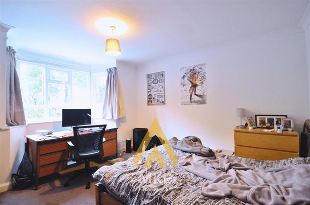 8 bedroom detached house to rent - Photo 1