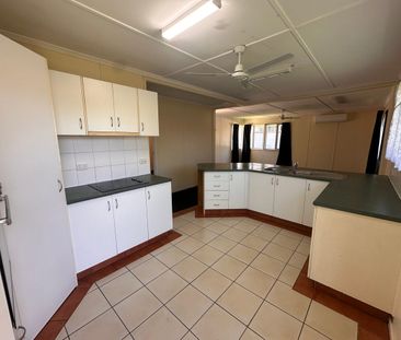 Prime West Gladstone Location – Neat 3-Bed Home Walk to Shops & Hos... - Photo 3