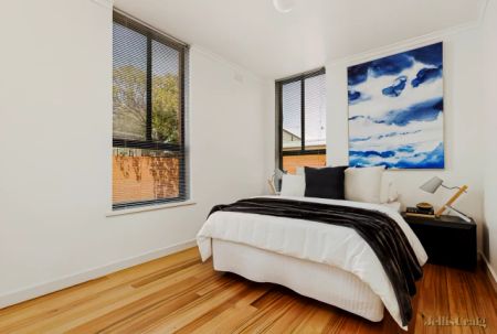 2 Bed, 1 Bath - Photo 4