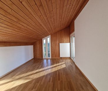 charmante 2 1/2-Zimmerwohnung, Dachstock - Foto 1