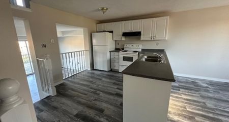 58 Rundles Cres Barrie | $2200 per month | Plus Heat | Plus Water | Plus Hydro - Photo 5