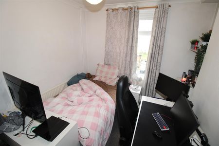 House - Terraced For Rent Birchwood Avenue, Pontypridd - Photo 4